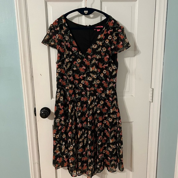 Betsey Johnson Dresses & Skirts - Betsey Johnson floral dress